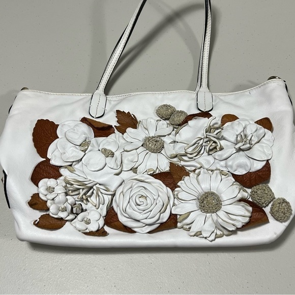 VALENTINO Garavani Floral Applique Leather Tote in White - Picture 5 of 16
